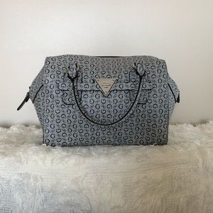 📣 LAST DAY on display 📣 Guess purse